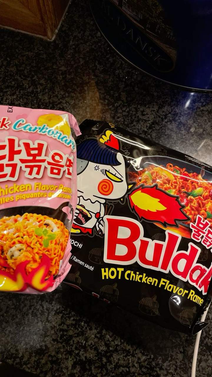 Buldak ramen packets
