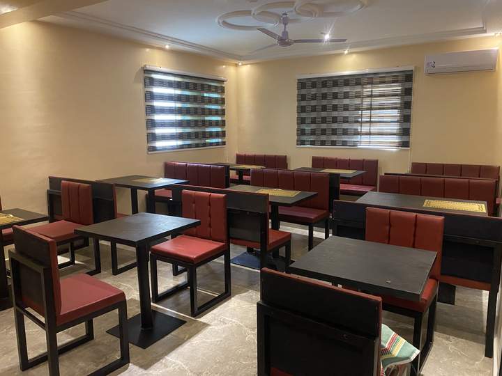 Kozii Guest Inn — reception (12)